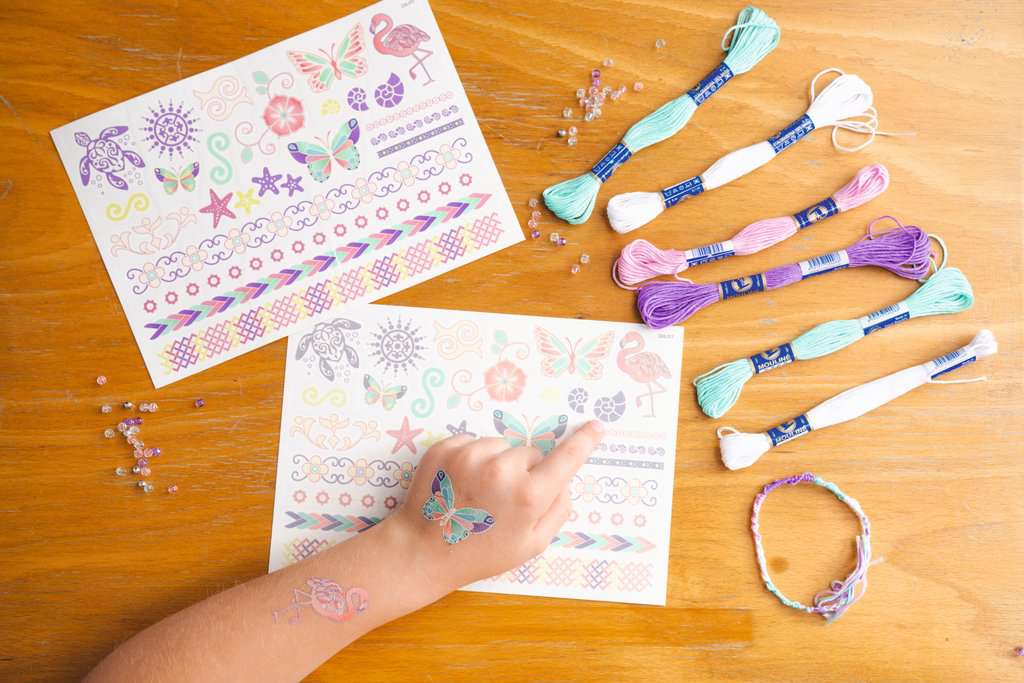 Tattoos und Freundschaftsbänder: Cool Summer